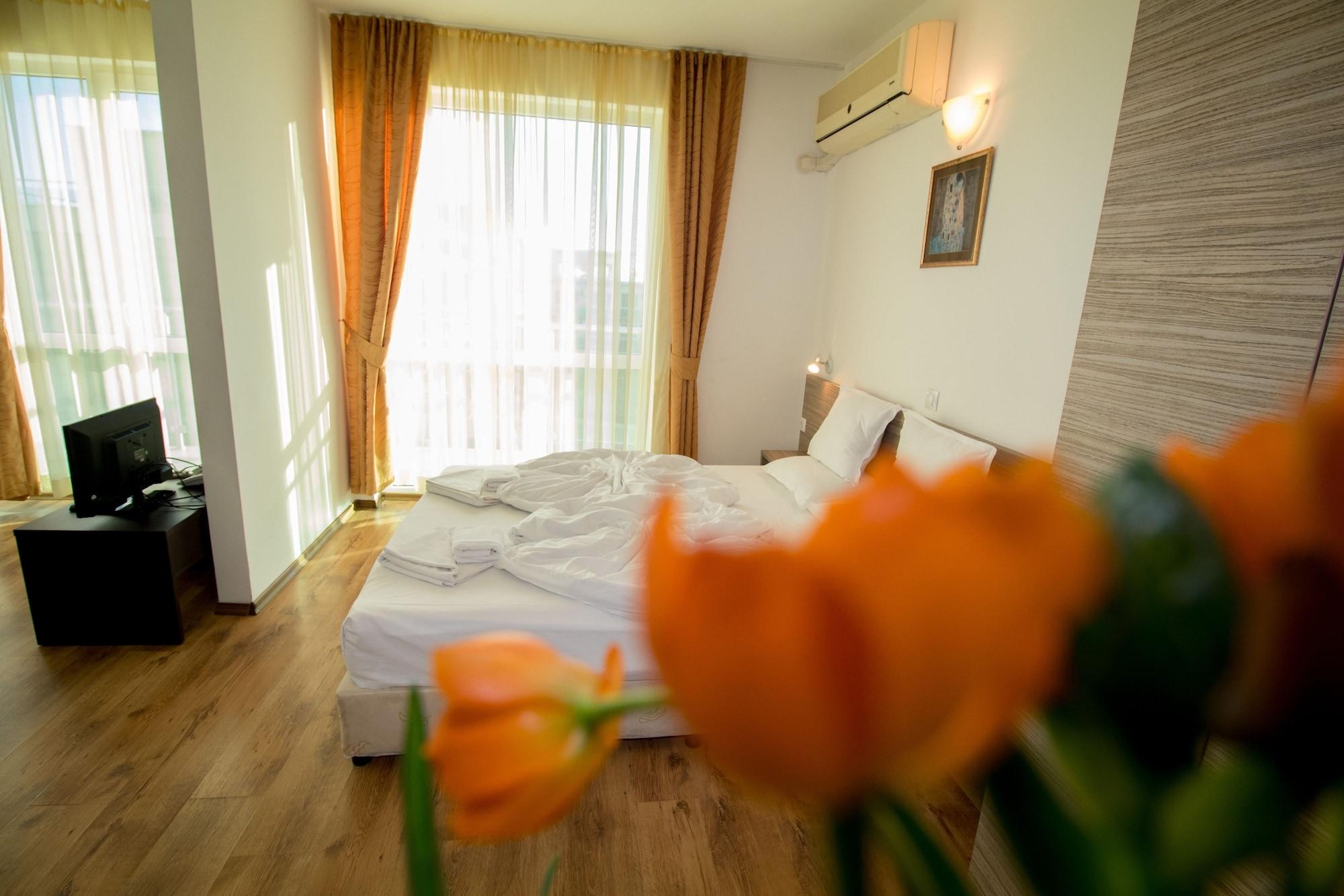 Clara Hotel Burgas Exterior foto