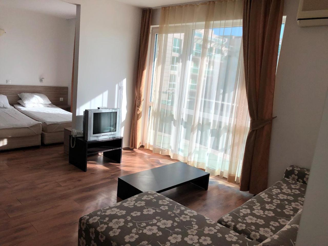 Clara Hotel Burgas Exterior foto